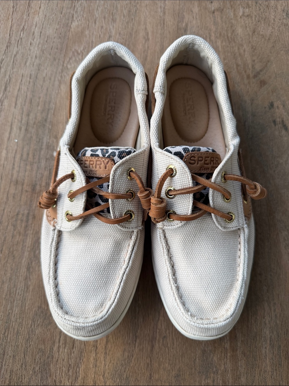 Sperry Beige/ Cheetah Canvas Boat Shoes with Leather Laces women’s 6 STS85920